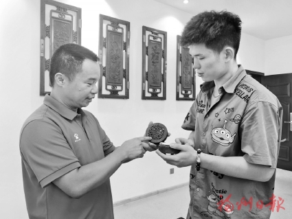 福州小伙要把新式香囊推向世界 福州小伙要把新式香囊推向世界