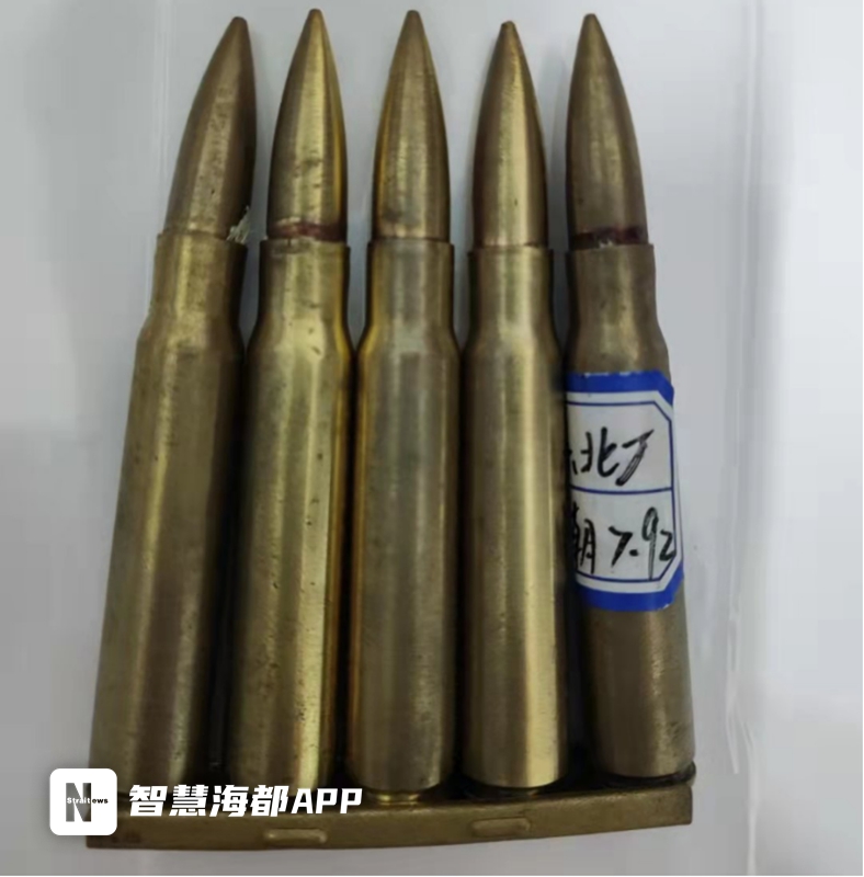 “00后”军事迷捐赠超百件文物:勿忘历史,吾辈当自强
