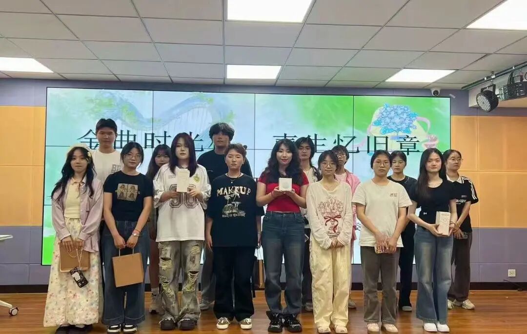 金曲时光机，声生忆旧章|吉他社功能型团支部举行“金曲时光机，声生忆旧章”00年金曲比赛